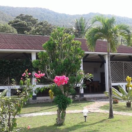Casavelion Hotel Karimunjawa Exterior photo