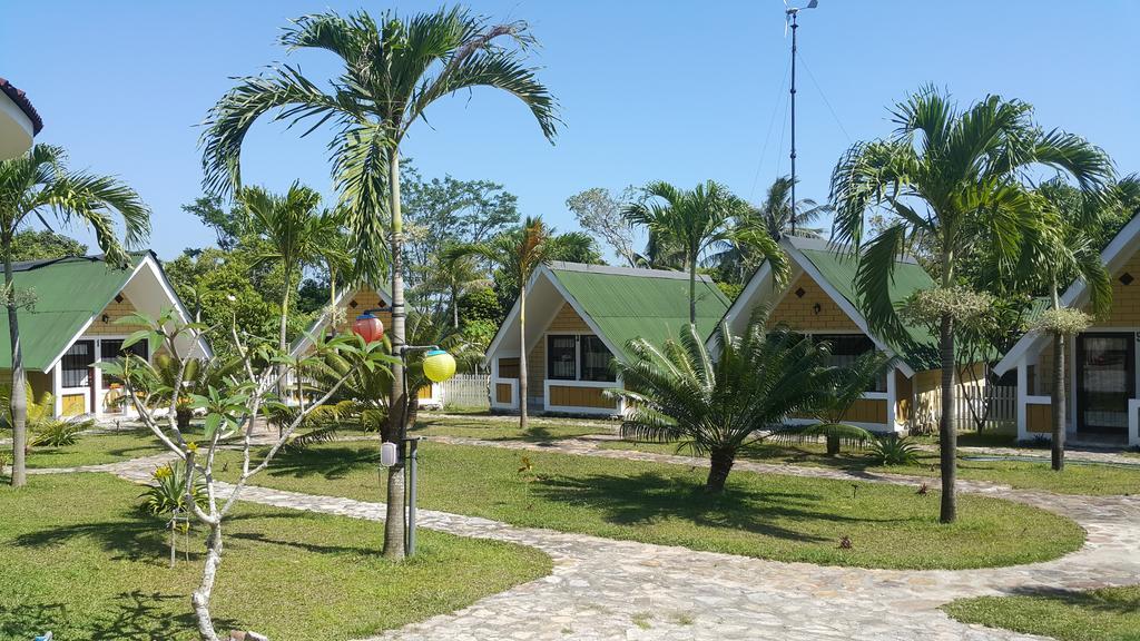 Casavelion Hotel Karimunjawa Exterior photo