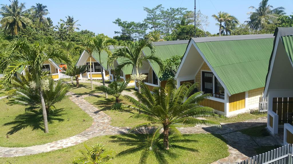 Casavelion Hotel Karimunjawa Exterior photo
