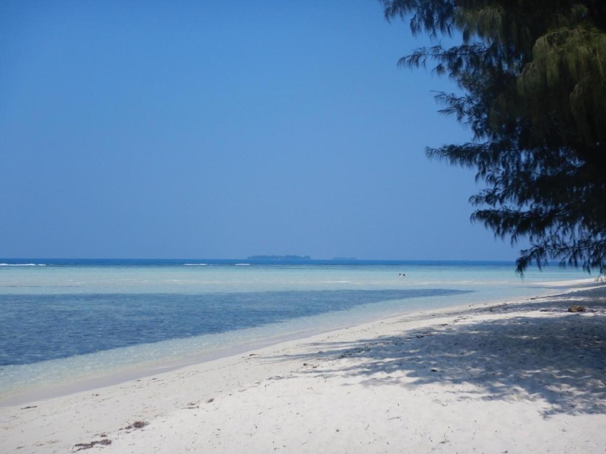 Casavelion Hotel Karimunjawa Exterior photo